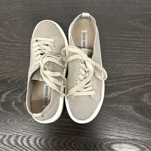 Steve Madden 6.5 women’s taupe tennis shoes SAVA04S1 upper PU lining,